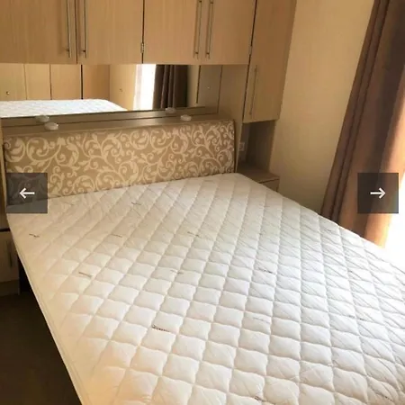 Vakantiehuis Recreatiepark Rhederlaagse Meren 假日公园 Lathum